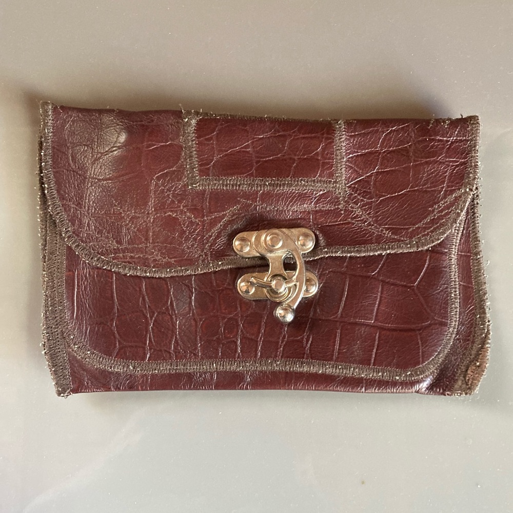 (h(om)e) leather clutch
